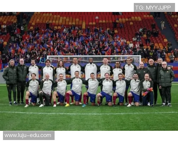 足球明星背后的粉丝明星阵容揭秘他们的支持与热爱